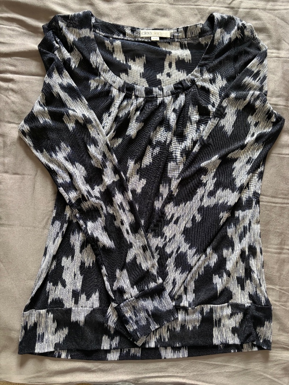 EUC Cleo Abstract Print Long-Sleeve Blouse Round Neckline in Navy/White Medium - Picture 3 of 7